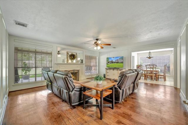 15110 Greenleaf Lane, Houston, TX 77062