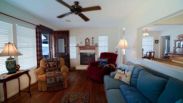 3635 Bayshore Drive, Bacliff, TX 77518