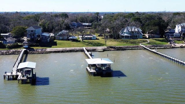 3635 Bayshore Drive, Bacliff, TX 77518
