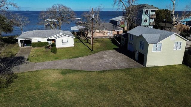 3635 Bayshore Drive, Bacliff, TX 77518