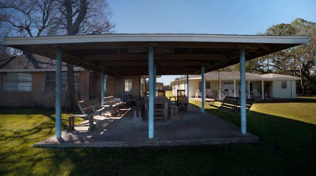 3635 Bayshore Drive, Bacliff, TX 77518