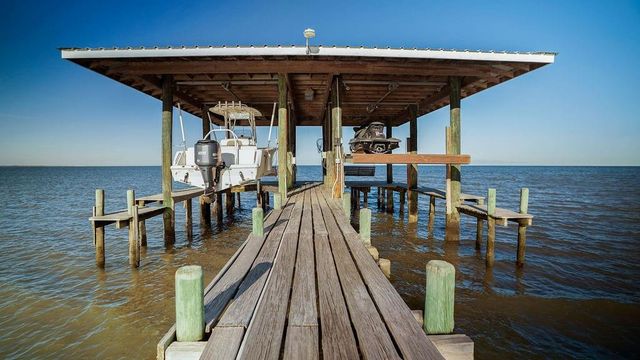 3635 Bayshore Drive, Bacliff, TX 77518