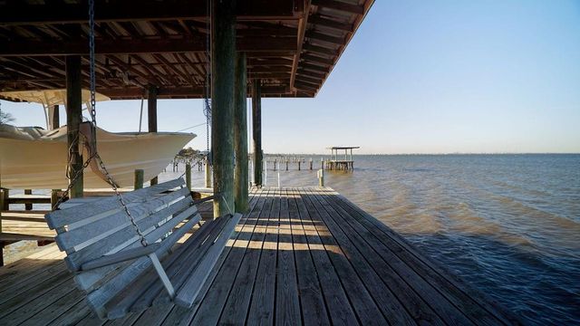 3635 Bayshore Drive, Bacliff, TX 77518