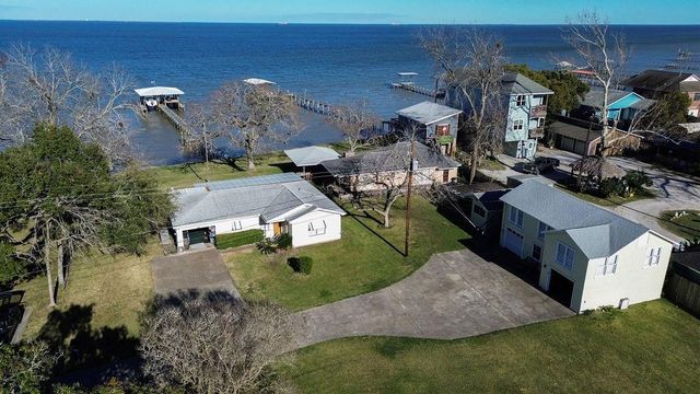 3635 Bayshore Drive, Bacliff, TX 77518