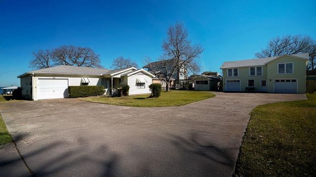 3635 Bayshore Drive, Bacliff, TX 77518