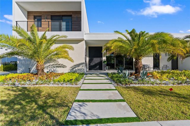 16773 S Botaniko Drive S, Weston, FL 33326