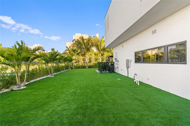 16773 S Botaniko Drive S, Weston, FL 33326