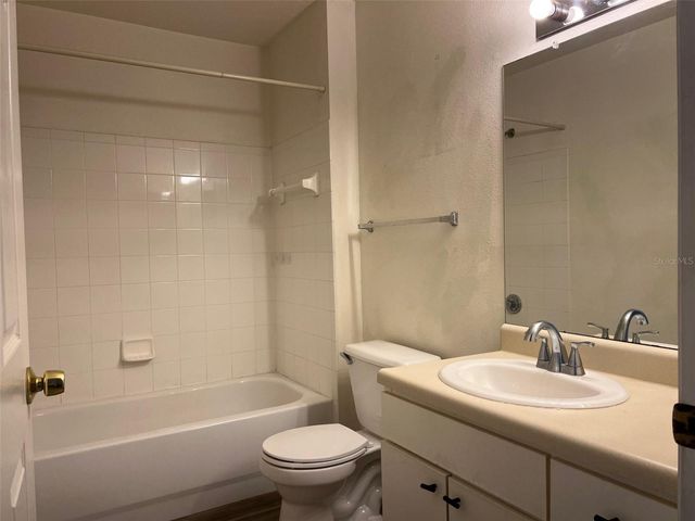 9846 LAKE CHASE ISLAND WAY, Tampa, FL 33626