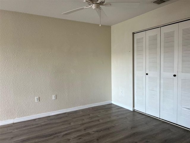 9846 LAKE CHASE ISLAND WAY, Tampa, FL 33626