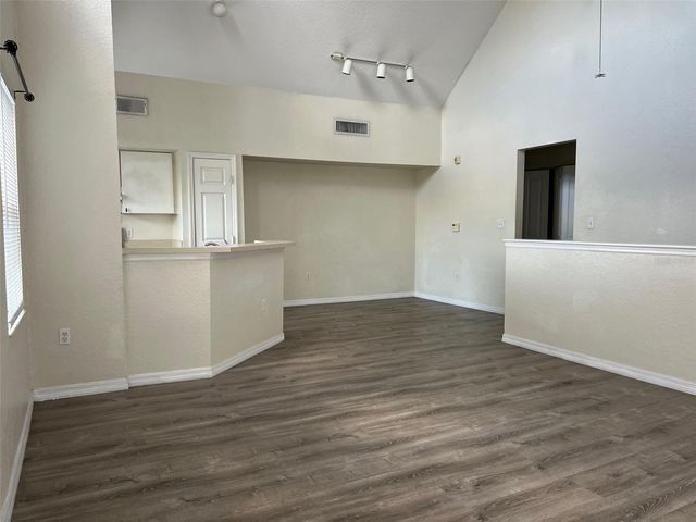 9846 LAKE CHASE ISLAND WAY, Tampa, FL 33626