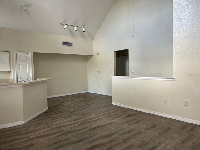 9846 LAKE CHASE ISLAND WAY, Tampa, FL 33626