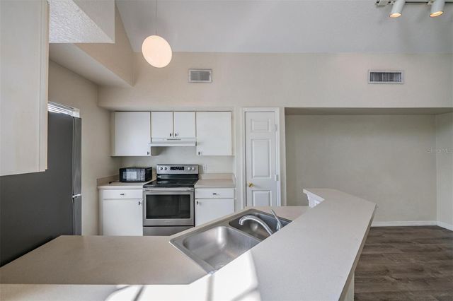 9846 LAKE CHASE ISLAND WAY, Tampa, FL 33626