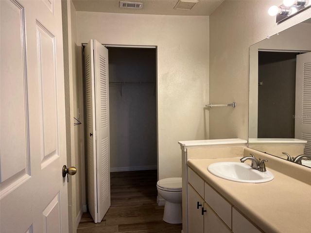 9846 LAKE CHASE ISLAND WAY, Tampa, FL 33626