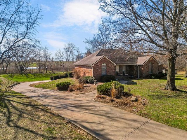 13 Skyline Drive, Adrian, MO 64720