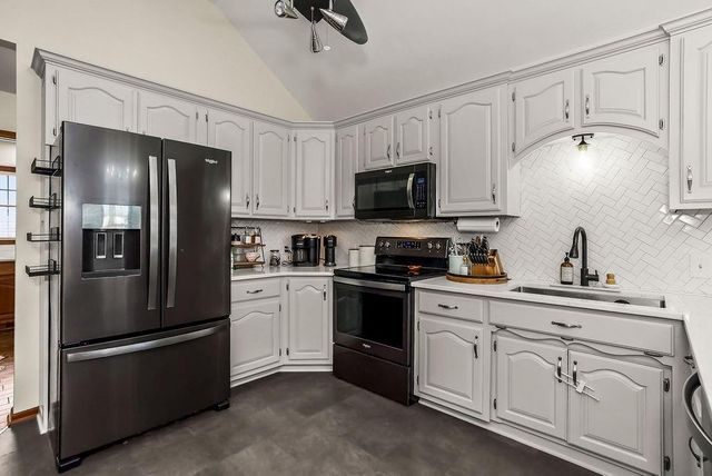 13 Skyline Drive, Adrian, MO 64720