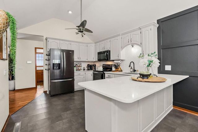 13 Skyline Drive, Adrian, MO 64720