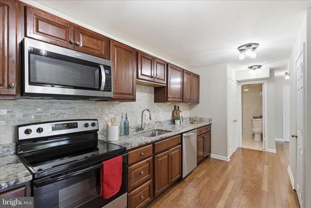 7233 BEVERLY PARK DR, Springfield, VA 22150