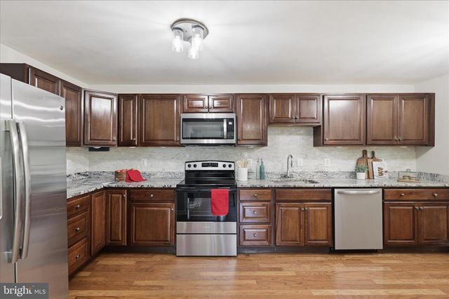 7233 BEVERLY PARK DR, Springfield, VA 22150