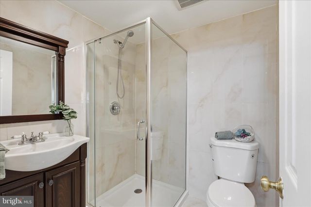 7233 BEVERLY PARK DR, Springfield, VA 22150
