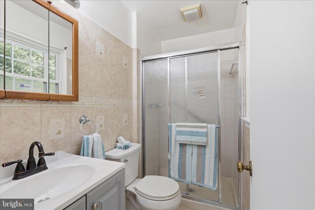 7233 BEVERLY PARK DR, Springfield, VA 22150