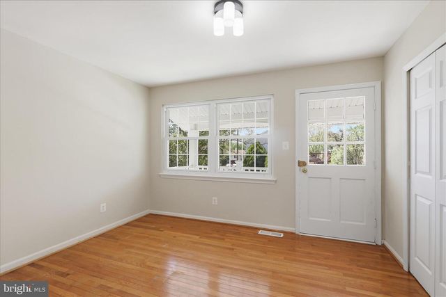 7233 BEVERLY PARK DR, Springfield, VA 22150