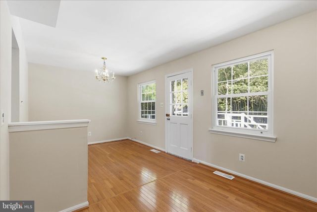 7233 BEVERLY PARK DR, Springfield, VA 22150