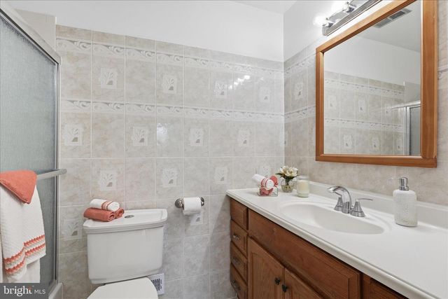 7233 BEVERLY PARK DR, Springfield, VA 22150