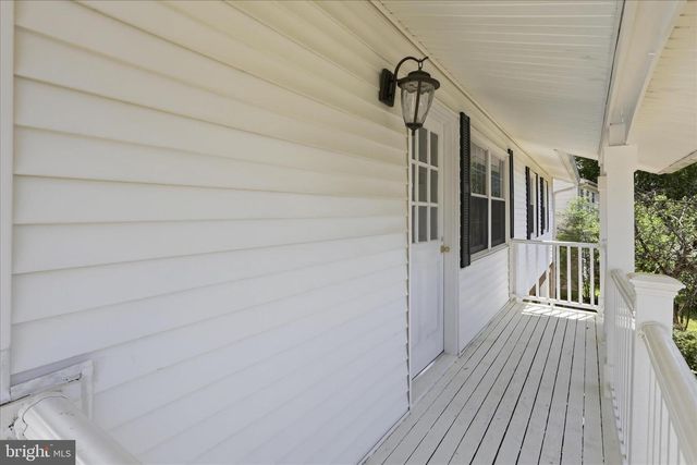 7233 BEVERLY PARK DR, Springfield, VA 22150