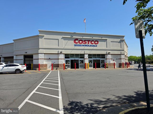 7233 BEVERLY PARK DR, Springfield, VA 22150