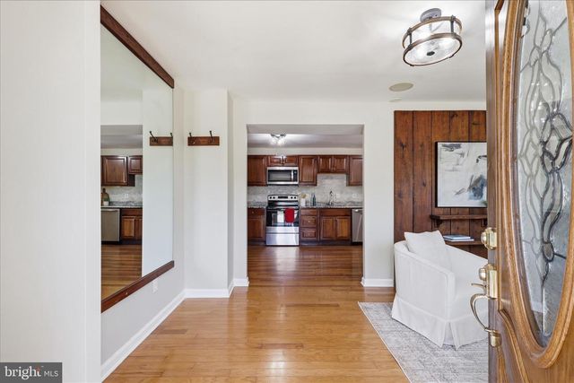 7233 BEVERLY PARK DR, Springfield, VA 22150