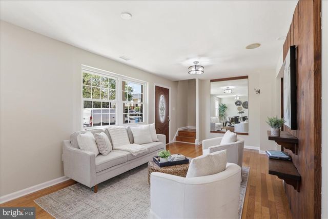 7233 BEVERLY PARK DR, Springfield, VA 22150