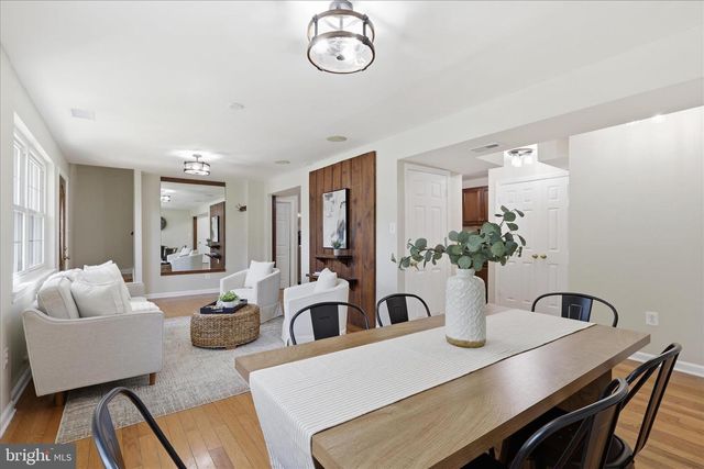 7233 BEVERLY PARK DR, Springfield, VA 22150