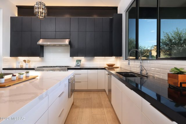 725 W Tortolita Mountain Circle, Oro Valley, AZ 85755