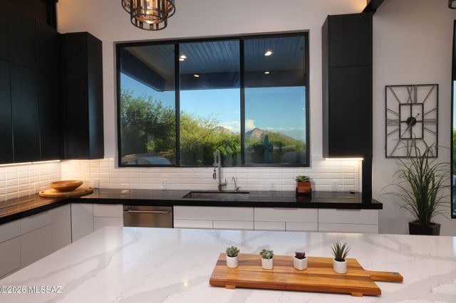 725 W Tortolita Mountain Circle, Oro Valley, AZ 85755