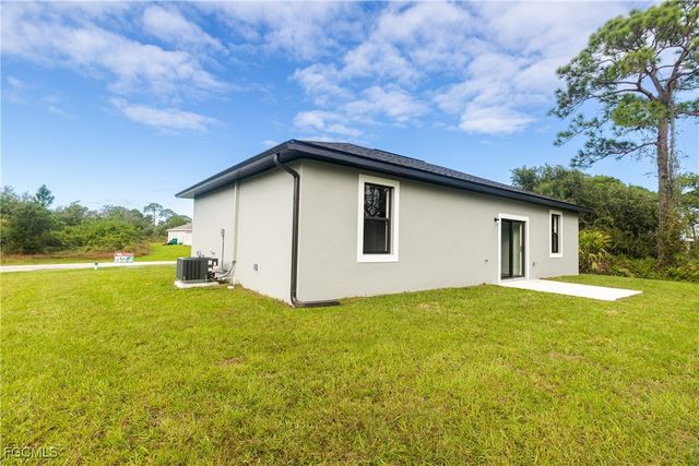 6027 PECAN CIR, Labelle, FL 33935