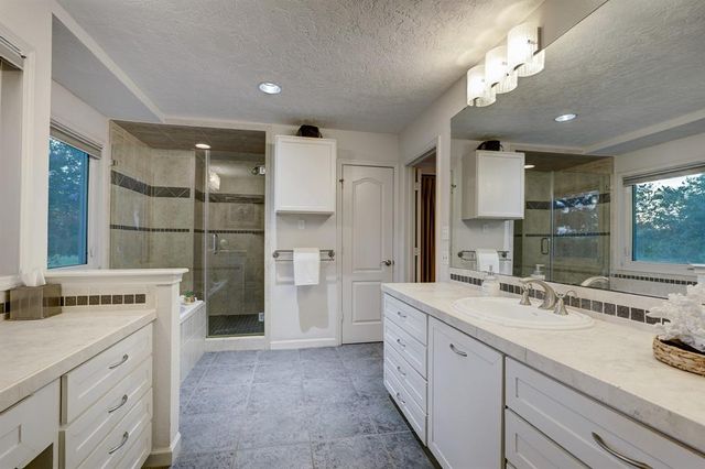 602 Shorewood Drive, Taylor Lake Village, TX 77586