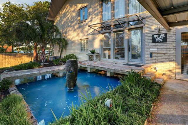 602 Shorewood Drive, Taylor Lake Village, TX 77586