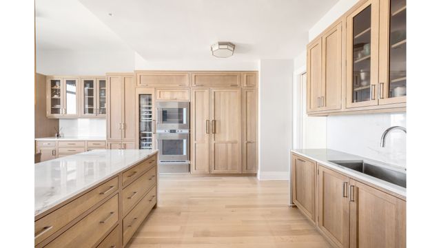 30 Park Pl Apt 67A, New York City, NY 10007