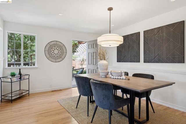 2170 Arrowhead Dr, Oakland, CA 94611