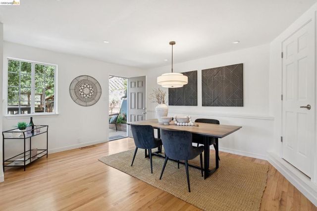 2170 Arrowhead Dr, Oakland, CA 94611