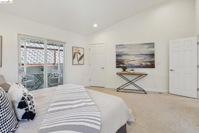 2170 Arrowhead Dr, Oakland, CA 94611