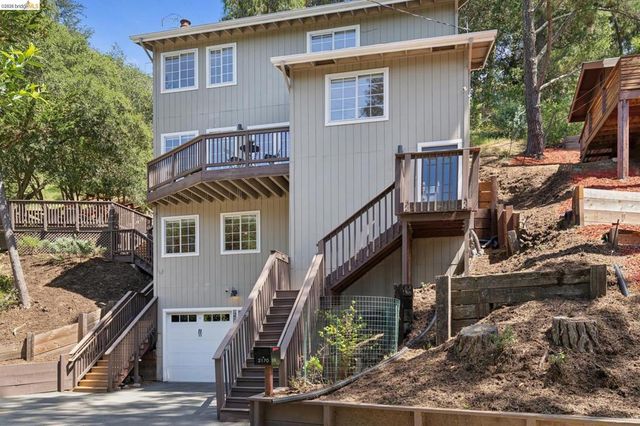 2170 Arrowhead Dr, Oakland, CA 94611