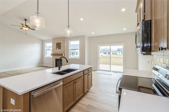 300 NW Ashley Avenue, Waukee, IA 50263