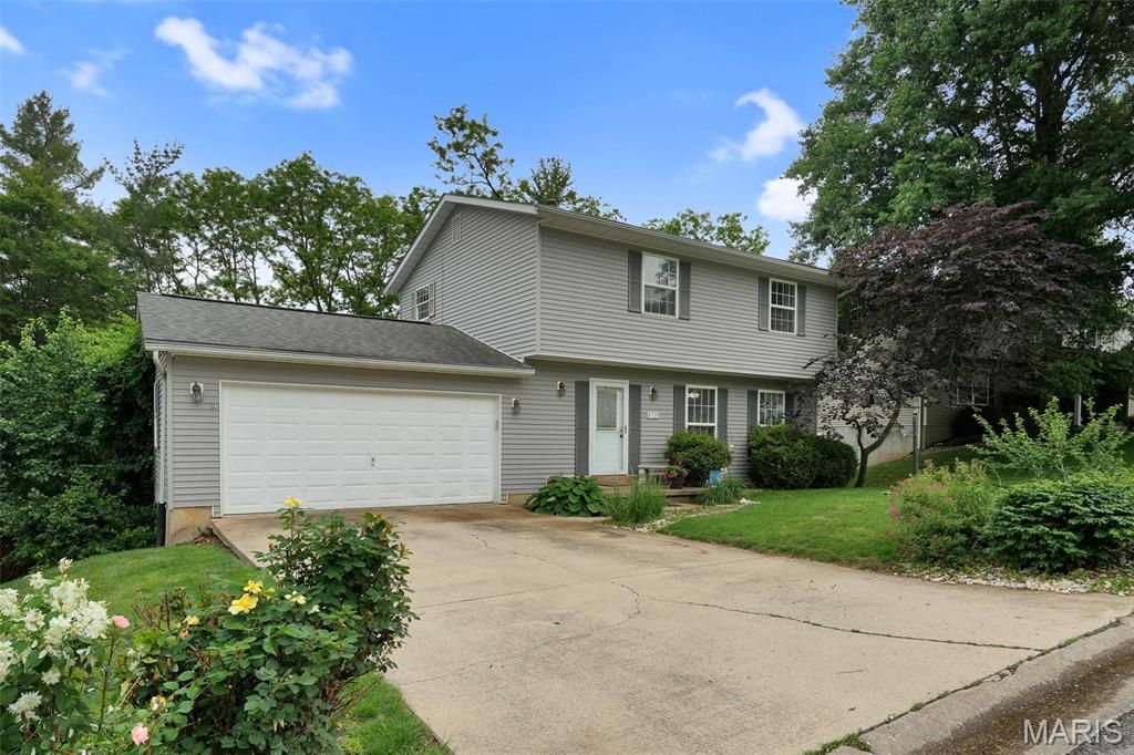 4723 Brecht Lane, Godfrey, IL 62035