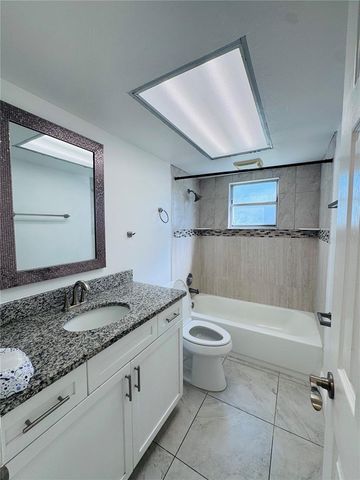 2461 WOODLAND CIRCLE, Fort Myers, FL 33907