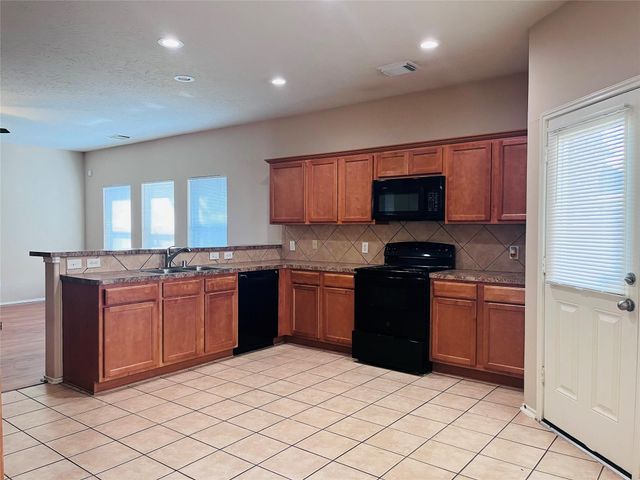 2115 Vermillion Oak Street, Fresno, TX 77545