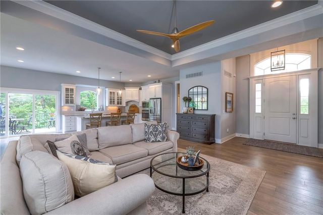 27492 W 100 Terrace, Olathe, KS 66061