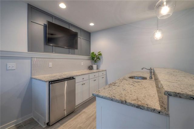 27492 W 100 Terrace, Olathe, KS 66061