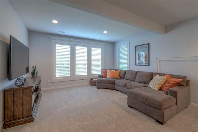 27492 W 100 Terrace, Olathe, KS 66061