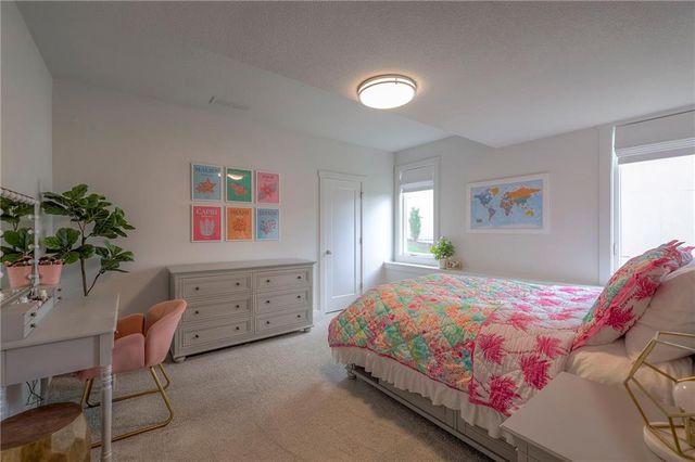 27492 W 100 Terrace, Olathe, KS 66061